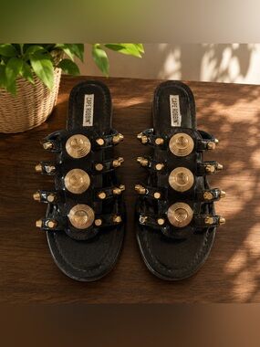 Cape Robbin Black Gold Studded Slide Sandals Women’s 7.5 Spike Embellished